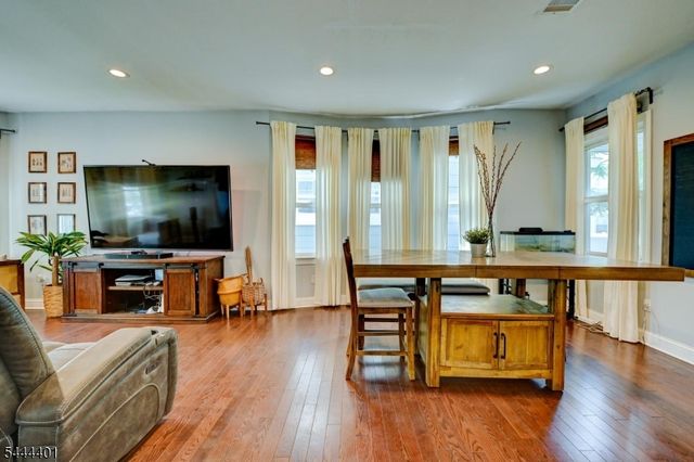 135 Sanford St, East Orange City, NJ 07018