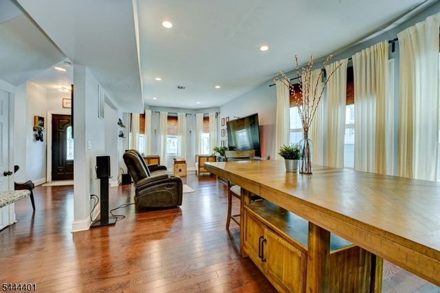 135 Sanford St, East Orange City, NJ 07018