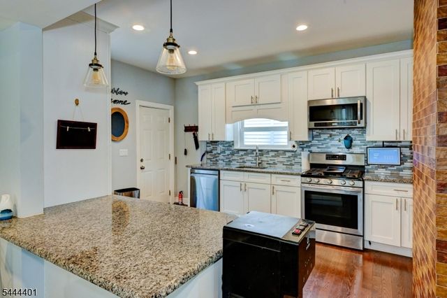 135 Sanford St, East Orange City, NJ 07018