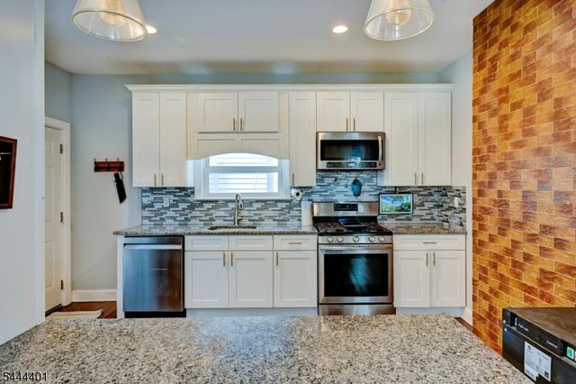 135 Sanford St, East Orange City, NJ 07018