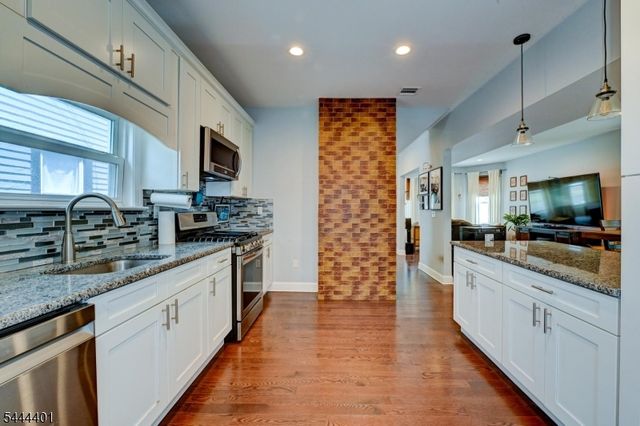 135 Sanford St, East Orange City, NJ 07018