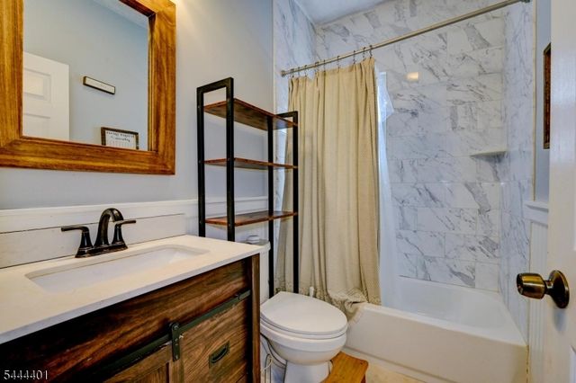 135 Sanford St, East Orange City, NJ 07018