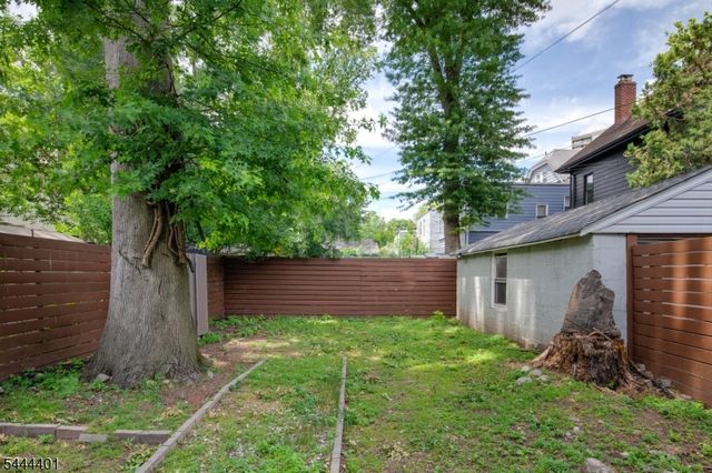 135 Sanford St, East Orange City, NJ 07018