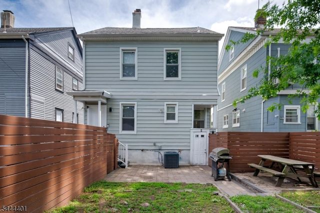 135 Sanford St, East Orange City, NJ 07018