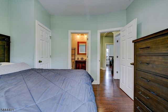 135 Sanford St, East Orange City, NJ 07018