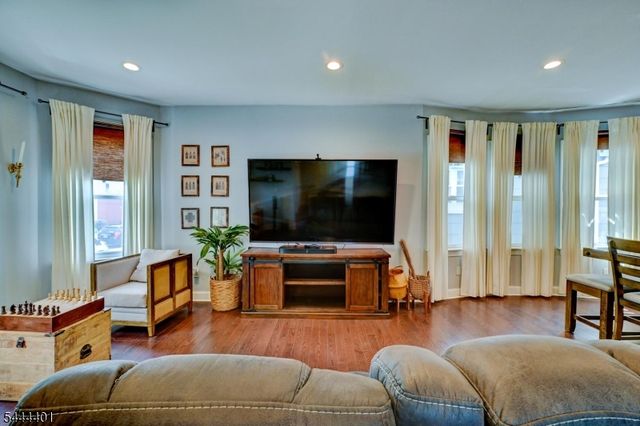 135 Sanford St, East Orange City, NJ 07018