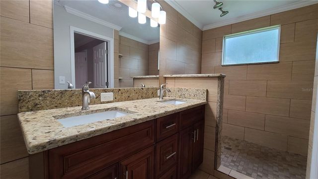 1718 CARDINAL DR, Clearwater, FL 33759