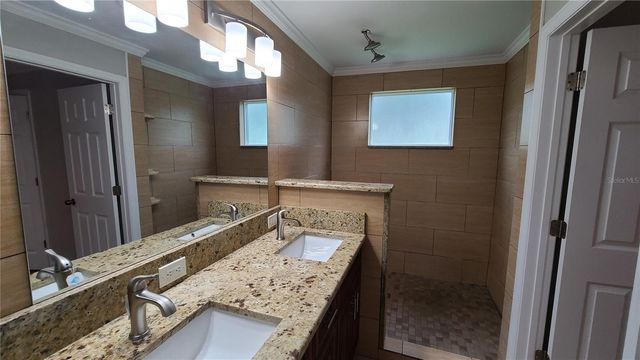 1718 CARDINAL DR, Clearwater, FL 33759