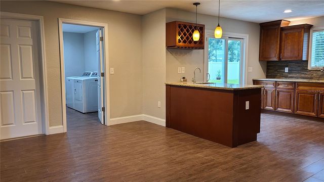 1718 CARDINAL DR, Clearwater, FL 33759