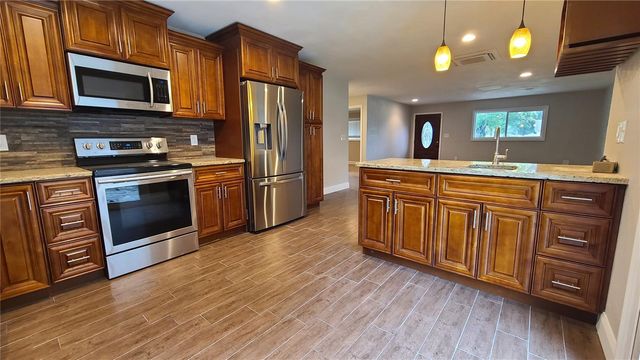 1718 CARDINAL DR, Clearwater, FL 33759