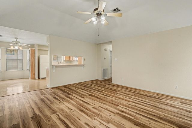 4 S Flamingo Street, La Marque, TX 77568