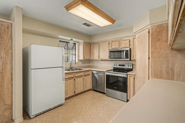 4 S Flamingo Street, La Marque, TX 77568