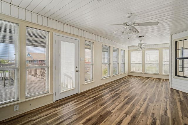 4 S Flamingo Street, La Marque, TX 77568