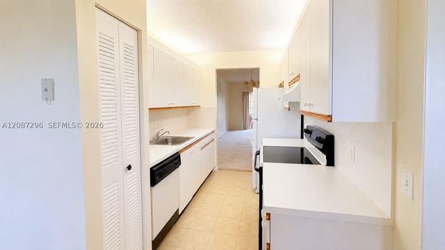 12900 SW 13th St 413E, Pembroke Pines, FL 33027