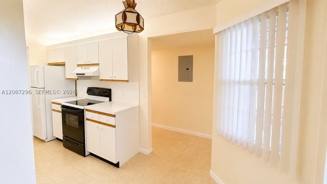 12900 SW 13th St 413E, Pembroke Pines, FL 33027