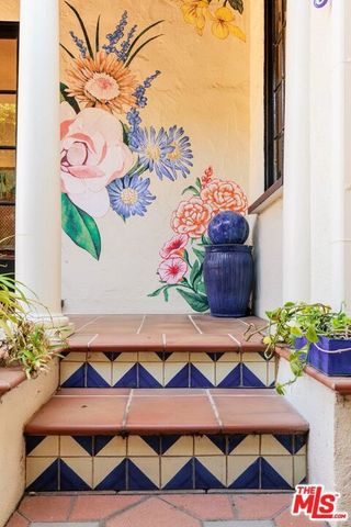 542 N Detroit Street, Los Angeles, CA 90036