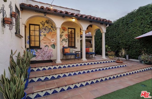 542 N Detroit Street, Los Angeles, CA 90036