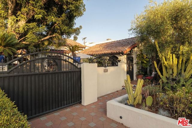 542 N Detroit Street, Los Angeles, CA 90036