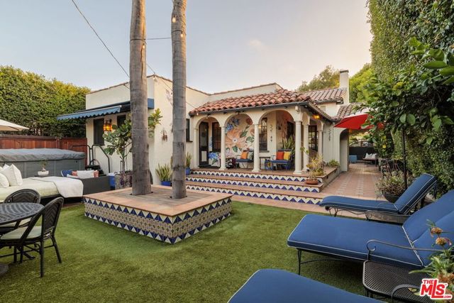 542 N Detroit Street, Los Angeles, CA 90036
