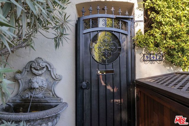 542 N Detroit Street, Los Angeles, CA 90036