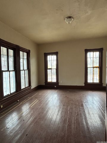 204 Piedmont, San Antonio, TX 78203