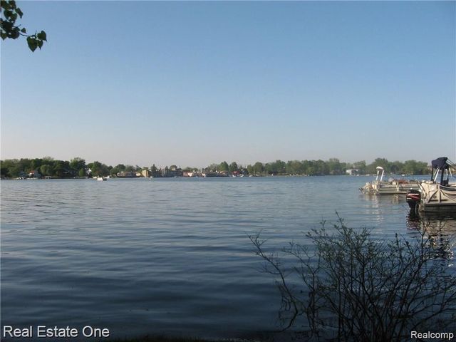 44700 Bayview Drive 49, Novi, MI 48377