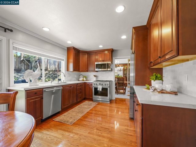 19009 Helton St, Castro Valley, CA 94546
