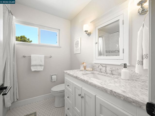 19009 Helton St, Castro Valley, CA 94546