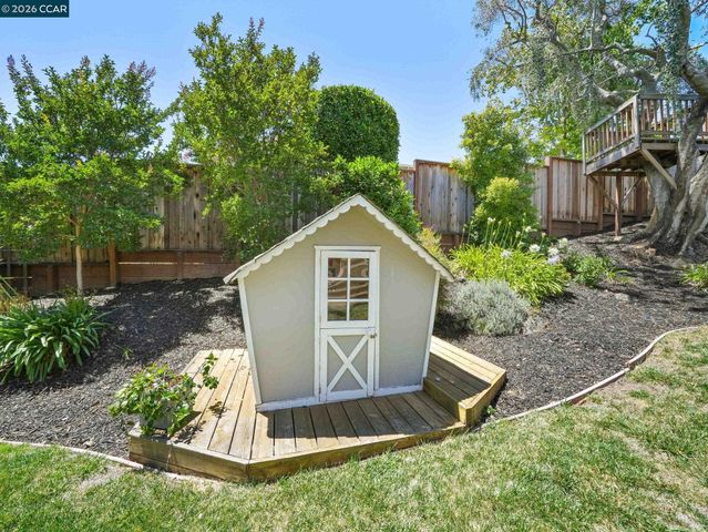 19009 Helton St, Castro Valley, CA 94546