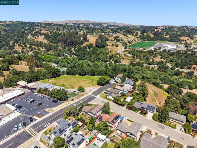 19009 Helton St, Castro Valley, CA 94546