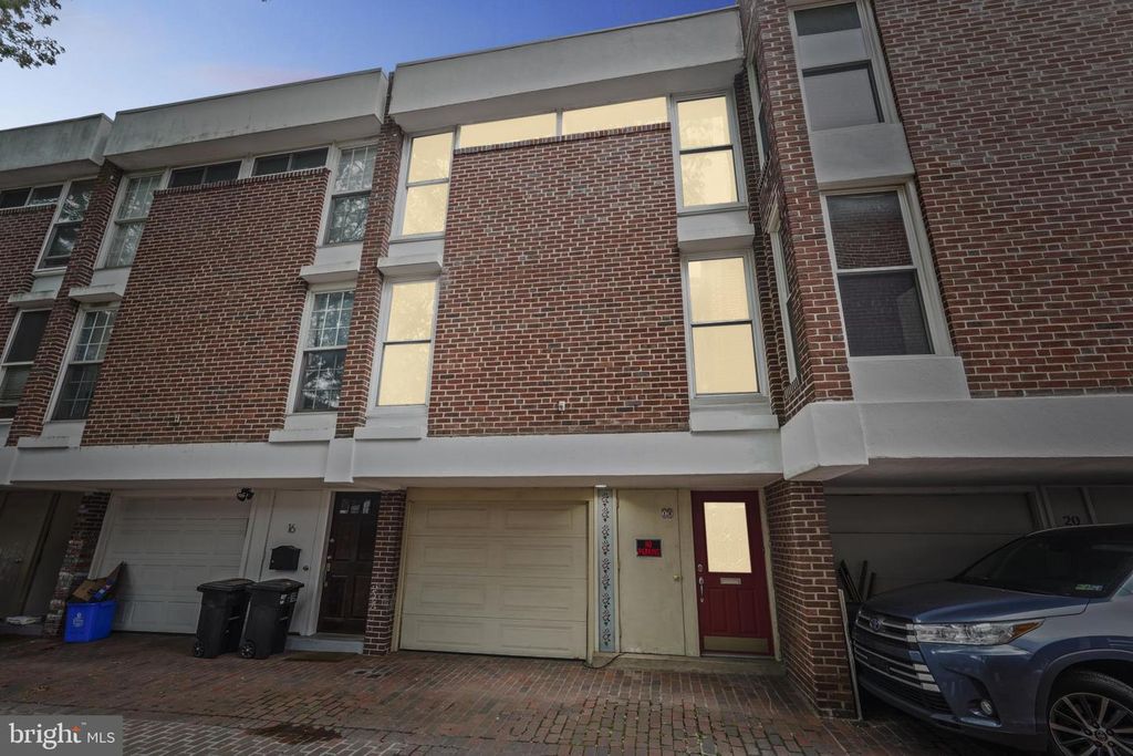 18 UNIVERSITY MEWS, Philadelphia, PA 19104