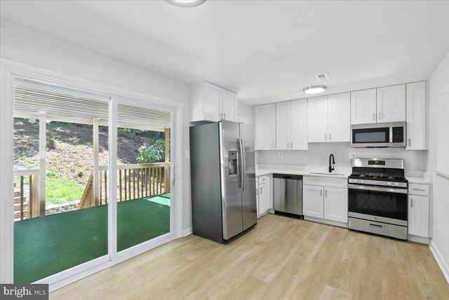 4657 EVANSDALE RD, Woodbridge, VA 22193
