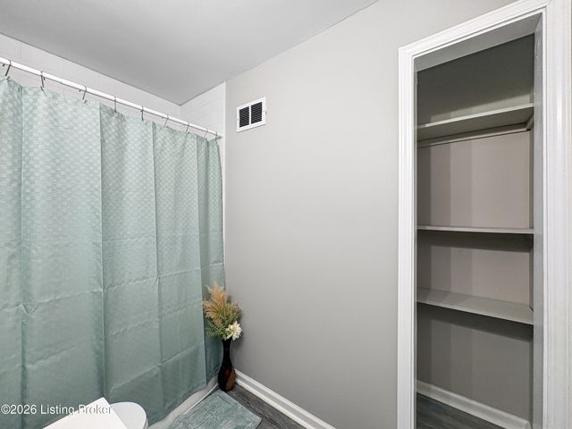 2504 Brownsboro Rd, Louisville, KY 40206