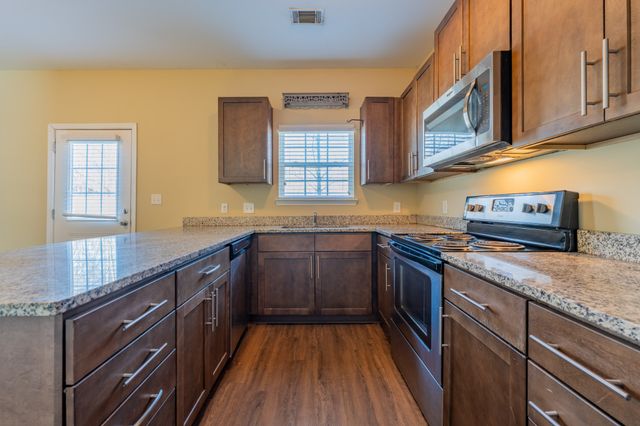 156 Silver St, Tullahoma, TN 37388