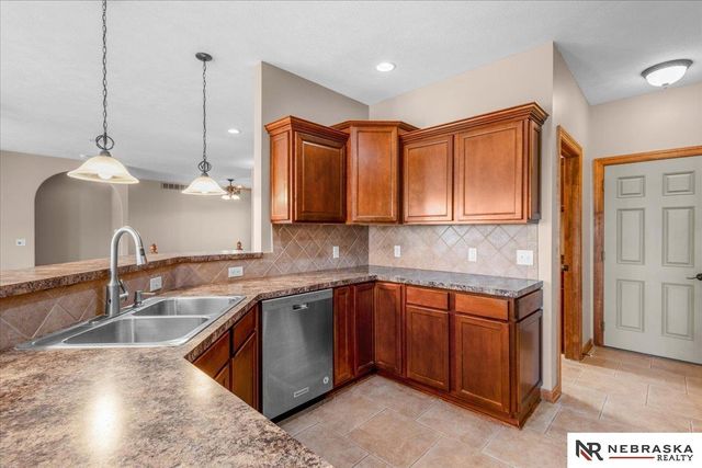 2525 Ridgeline Court, Lincoln, NE 68512