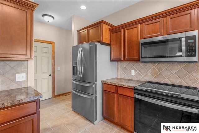 2525 Ridgeline Court, Lincoln, NE 68512