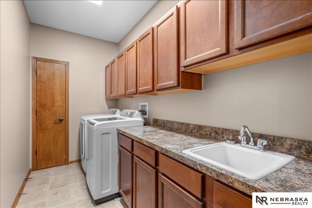 2525 Ridgeline Court, Lincoln, NE 68512