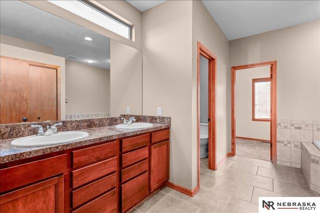 2525 Ridgeline Court, Lincoln, NE 68512