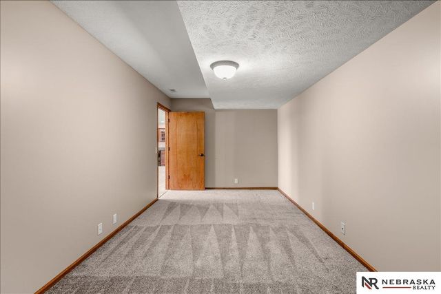 2525 Ridgeline Court, Lincoln, NE 68512