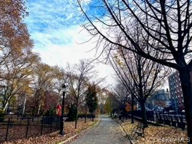 3 Fordham Hill Oval 4h, Bronx, NY 10468