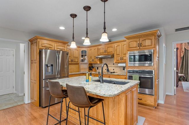 4976 S Eldon Avenue, Springfield, MO 65810