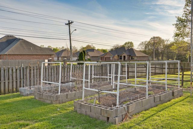 4976 S Eldon Avenue, Springfield, MO 65810