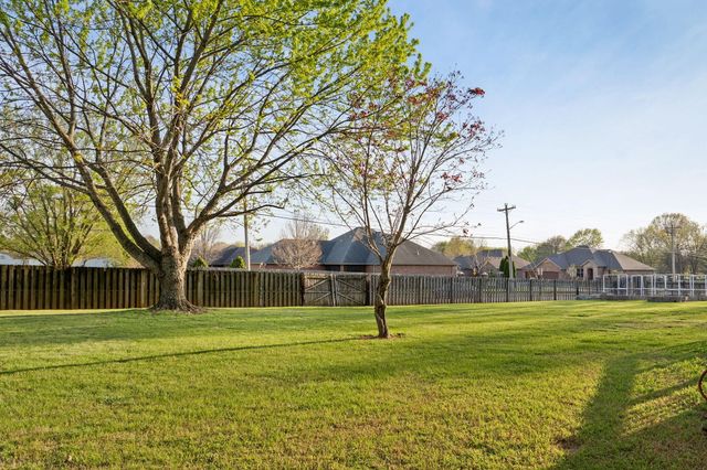 4976 S Eldon Avenue, Springfield, MO 65810