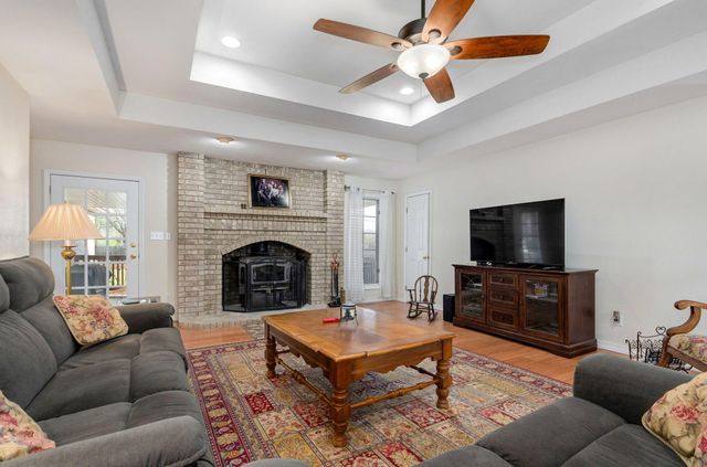 4976 S Eldon Avenue, Springfield, MO 65810