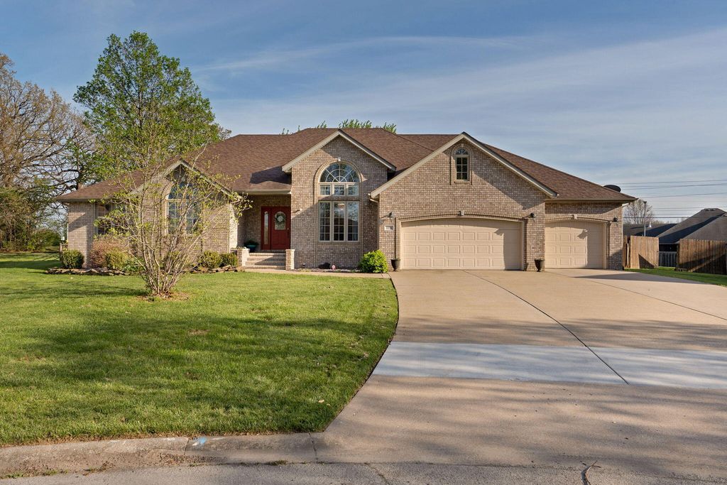 4976 S Eldon Avenue, Springfield, MO 65810