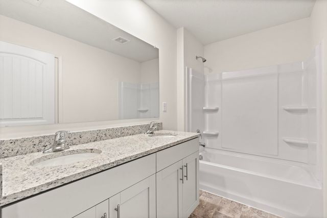 10 BLACKTHORN CV, Oakland, TN 38060