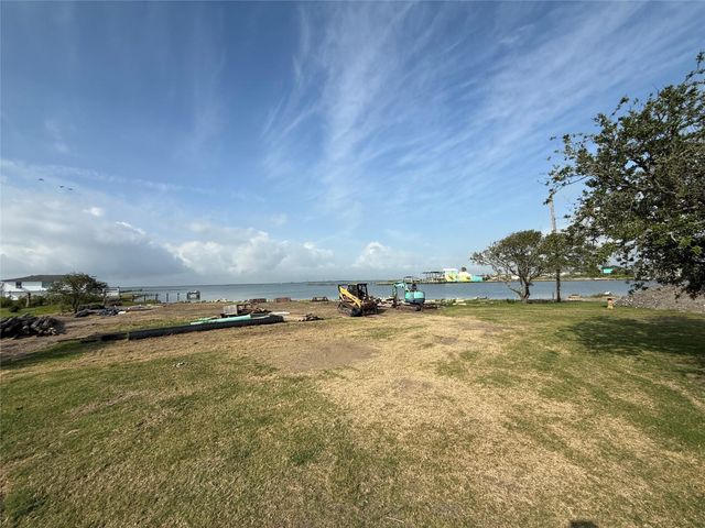 1021 17th Street, San Leon, TX 77539