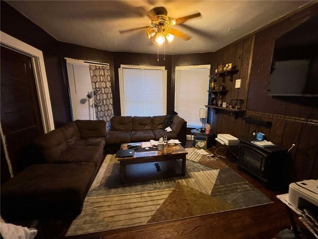 319 Cedar Ave, Sharon, PA 16146