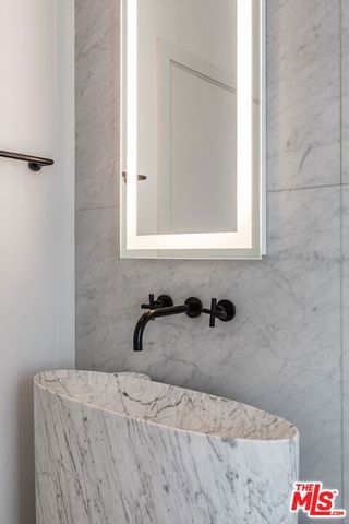 1654 N Doheny Drive, Los Angeles, CA 90069