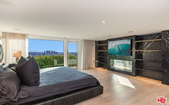 1654 N Doheny Drive, Los Angeles, CA 90069